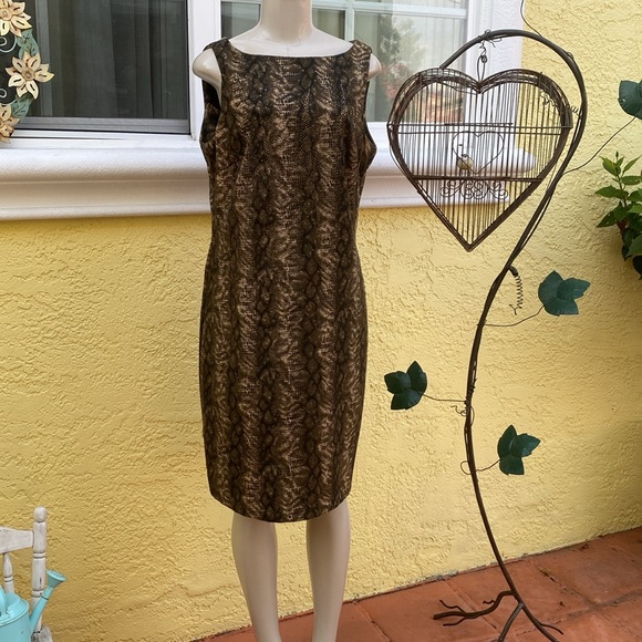 C D C Short Sleeve Dress - Picture 2 of 6